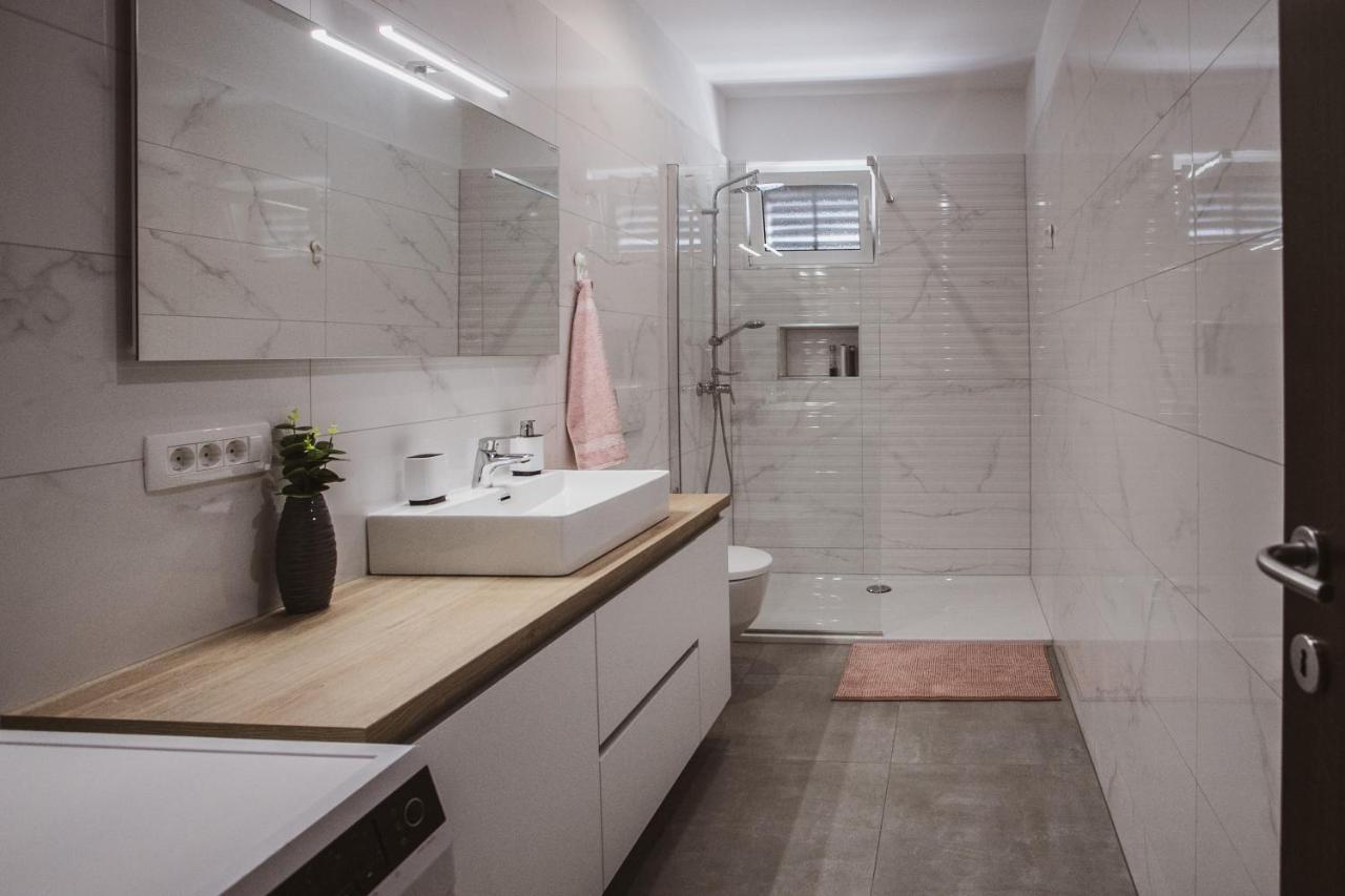 Comfort Sea View Apartment Dugi Rat Exterior photo